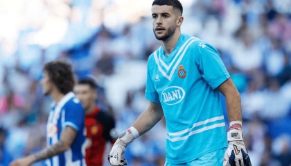 西甲新星门将加西亚成转会焦点，巴萨与阿森纳展开激烈争夺