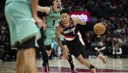 西蒙斯25分卡马拉20+10+6 开拓者53分血洗黄蜂