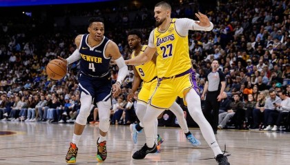 詹东同时休战穆雷三分制胜 湖人超级残阵惜败掘金