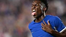 谁动了我的中锋？杰克逊伤退，蓝军进攻迷局待解