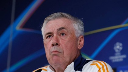 安切洛蒂盛赞巴尔韦德：皇马之神！球迷惊呼：真大腿，定海神针！