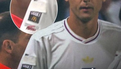 法甲发起反恐同活动，里昂中场马蒂奇在袖子上遮住反恐同标志