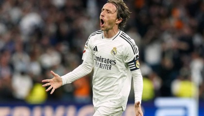 33岁丁丁断崖下滑对阵39岁魔笛世界波：岁月这把刀为何只砍向丁丁？