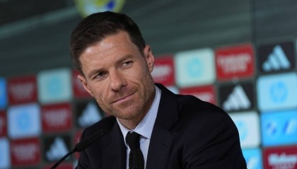 德甲教练圈地震！曝滕哈赫执教勒沃库森，皇马喜提阿隆索！