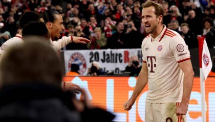 欧冠疯狂一夜！10人巴萨1-0，利物浦绝杀，拜仁3-0+3年后又赢球了